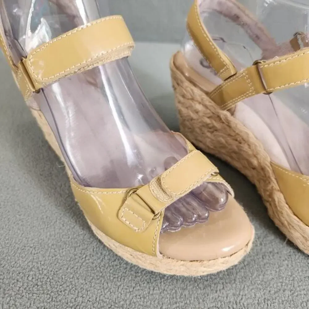 SOFTWALK Women's‎ Patent Leather Espadrille Wedges Size 7M Comfort Shoes Tan